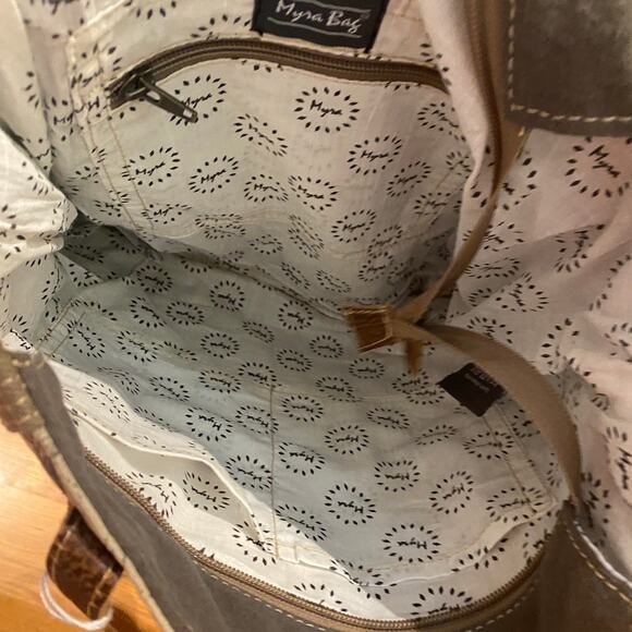 NWT Myra Tote Bag Unique Key Upcycled Canvas Leather Floral Zip Top Boho Cowgirl - Picture 6 of 8